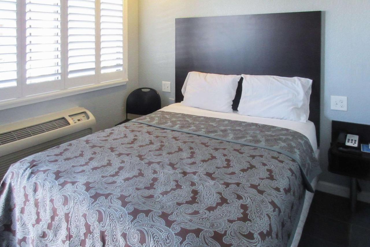 סן פאבלו Rodeway Inn מראה חיצוני תמונה